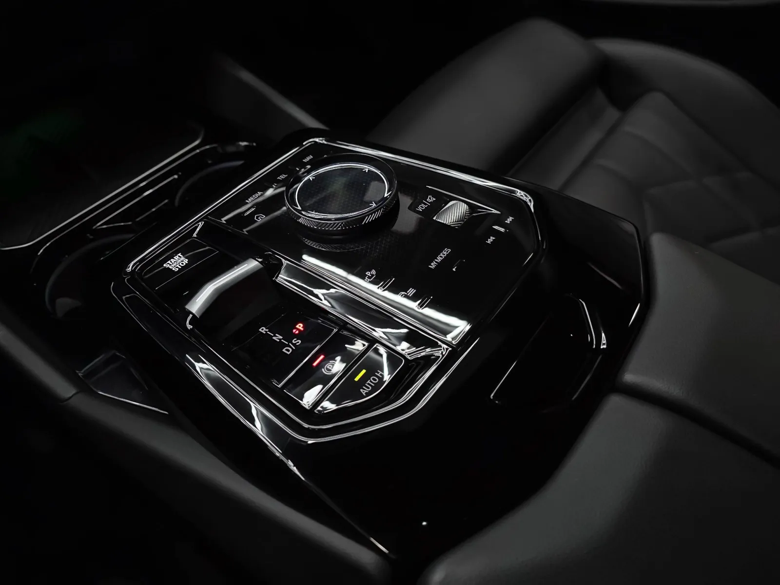 2025 BMW 5 Series 530i - Photo 27
