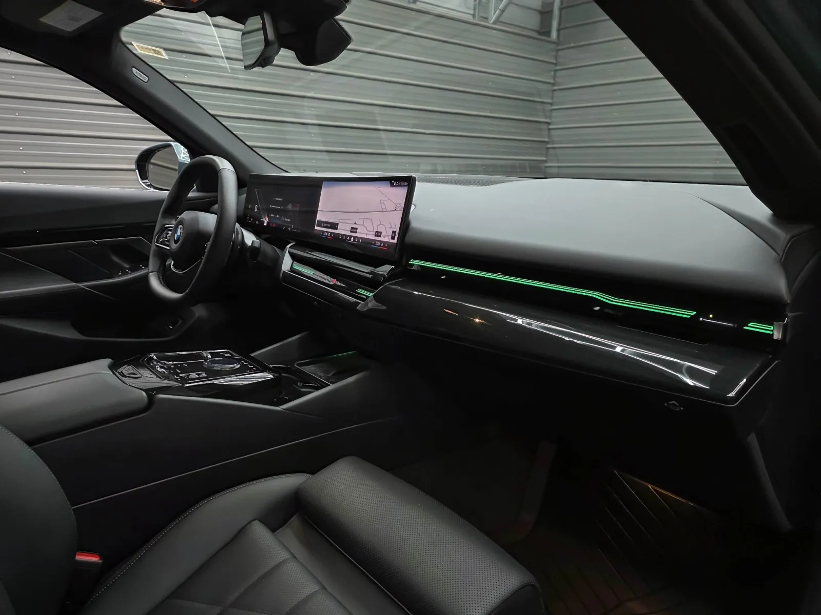 2025 BMW 5 Series 530i - Photo 12