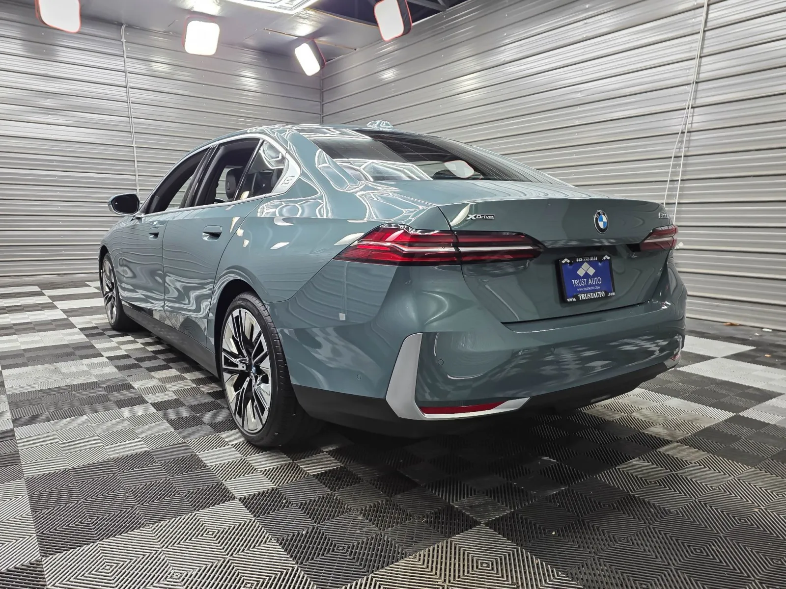 2025 BMW 5 Series 530i - Photo 7