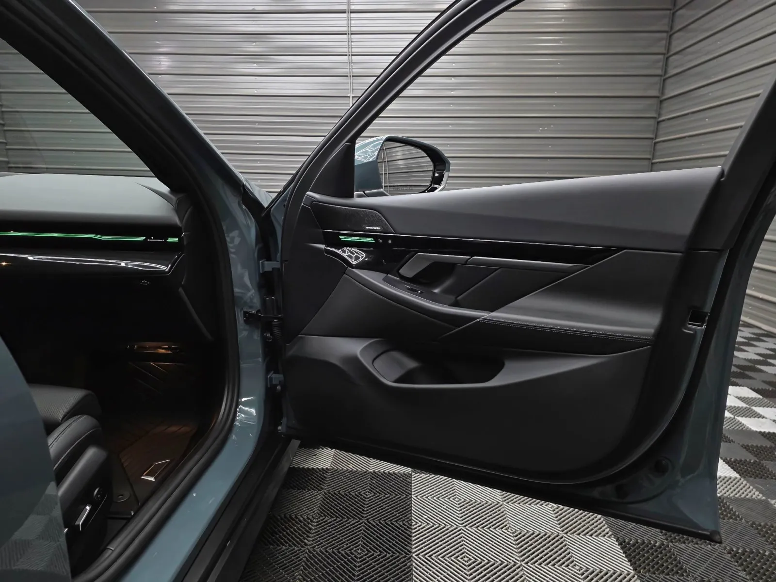 2025 BMW 5 Series 530i - Photo 33