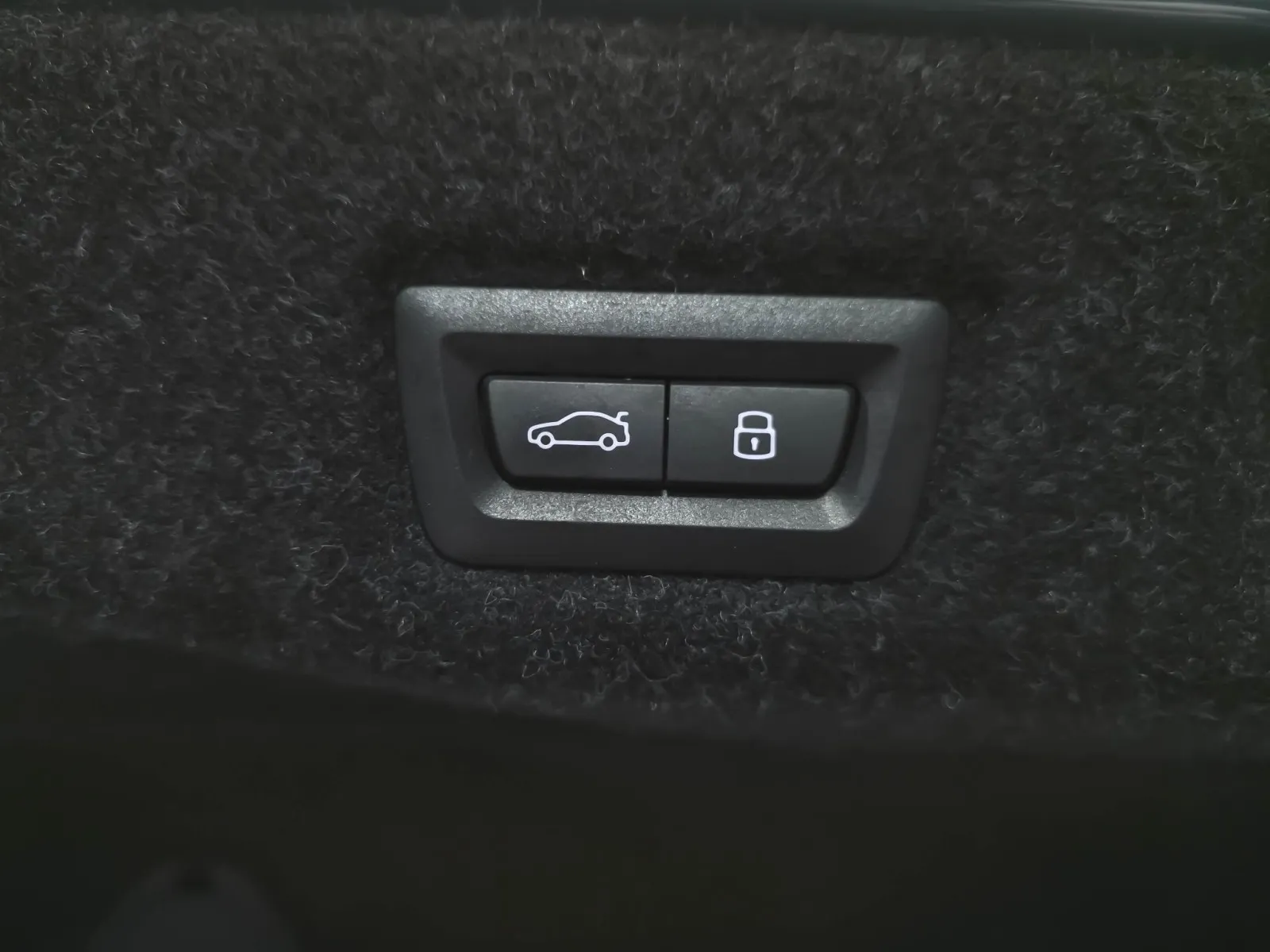 2025 BMW 5 Series 530i - Photo 37