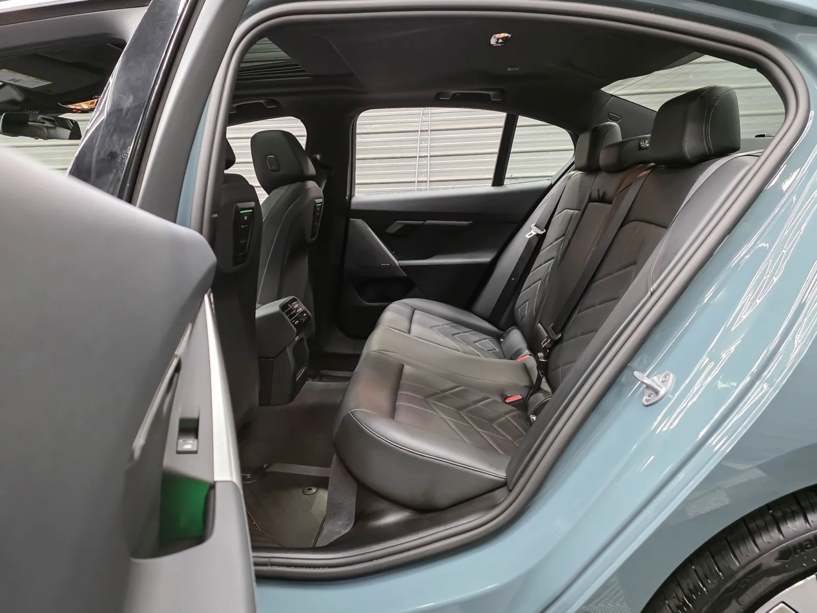 2025 BMW 5 Series 530i - Photo 15