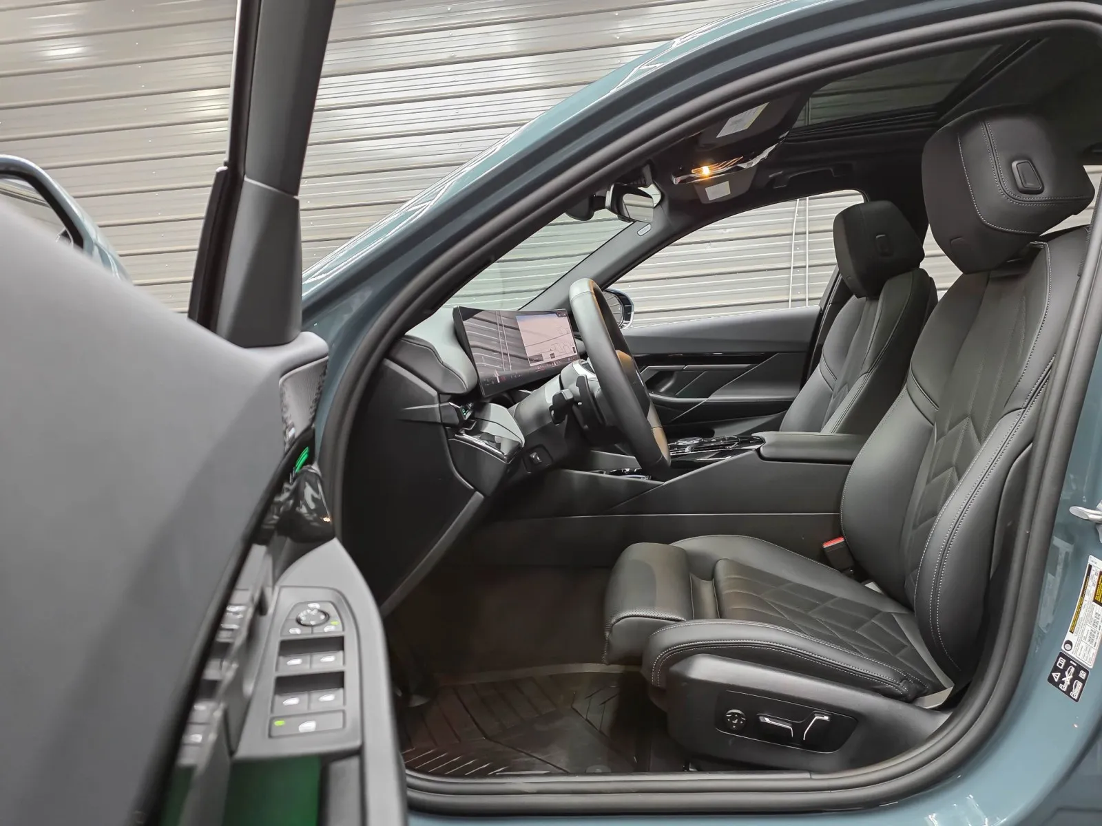 2025 BMW 5 Series 530i - Photo 13