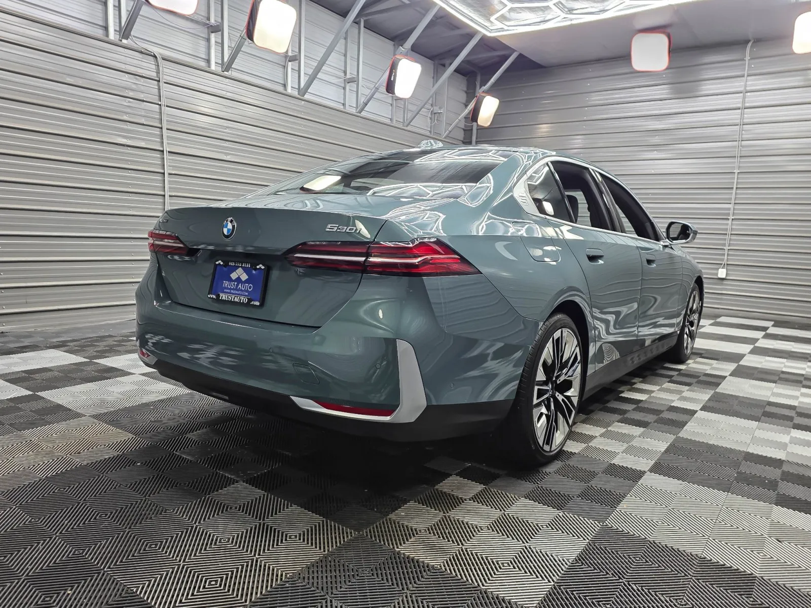 2025 BMW 5 Series 530i - Photo 5