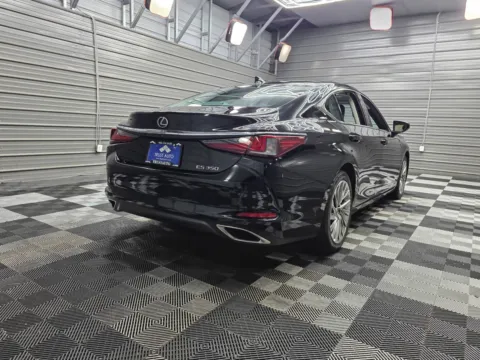 More photos of 2019 Lexus ES 350 Ultra Luxury Sedan w/Navigation/Mark Levinson Audio Pkg at Trust Auto, MD