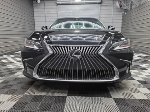 Another view of 2019 Lexus ES 350 Ultra Luxury Sedan w/Navigation/Mark Levinson Audio Pkg for sale in Sykesville, MD at Trust Auto