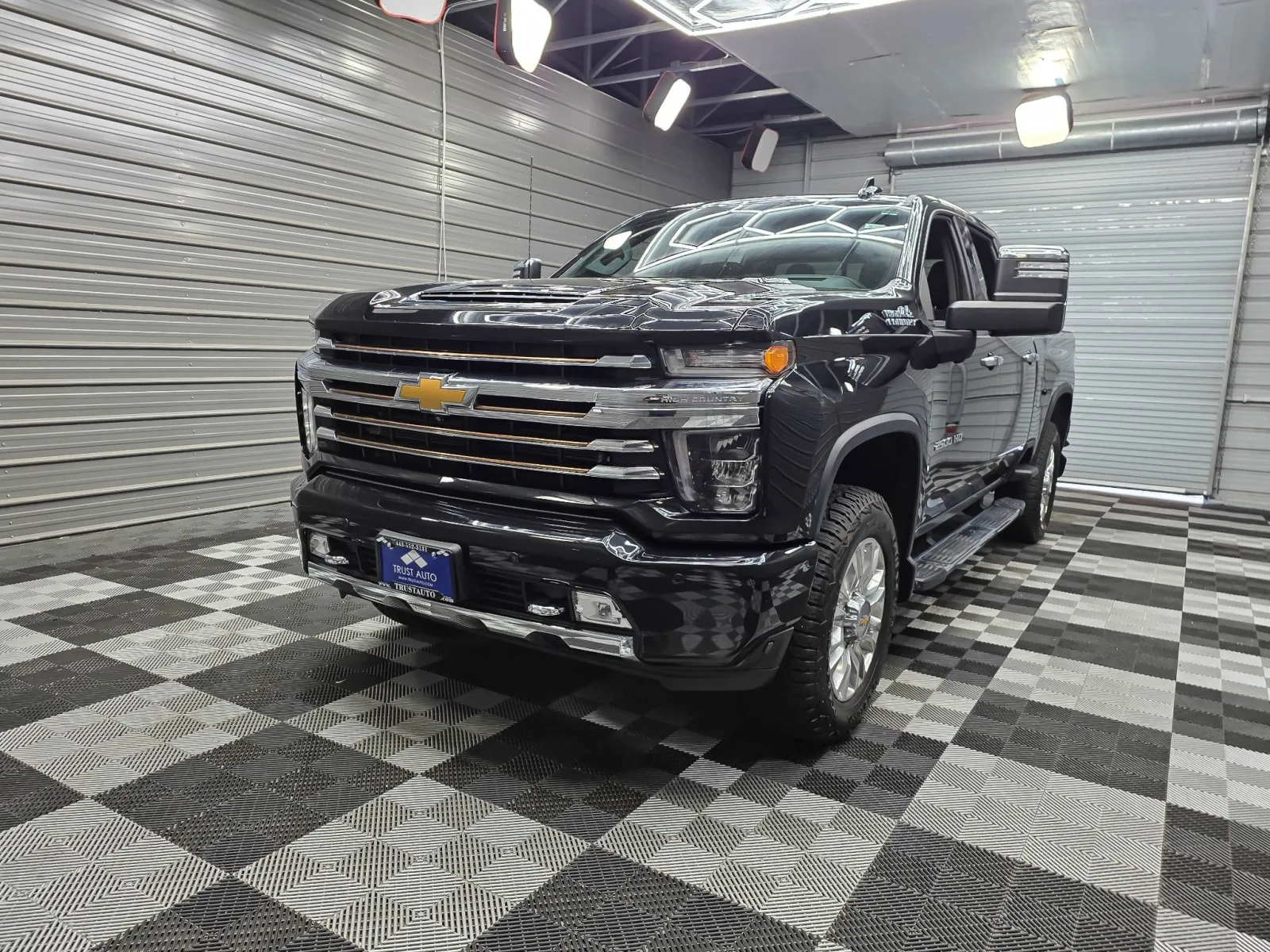 2021 Chevrolet Silverado HD High Country 4WD Crew Cab Standard Box's photo