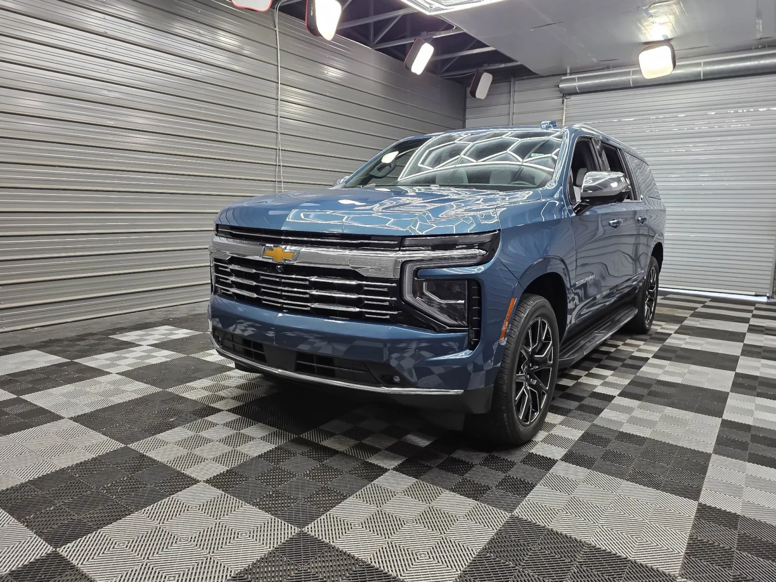 2025 Chevrolet Suburban Premier 4WD's photo
