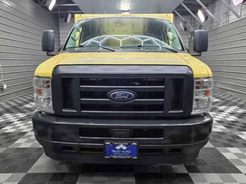 Another view of 2022 Ford E-Series Chassis E-450 Super Duty 158 Cutaway RWD for sale in Sykesville, MD at Trust Auto