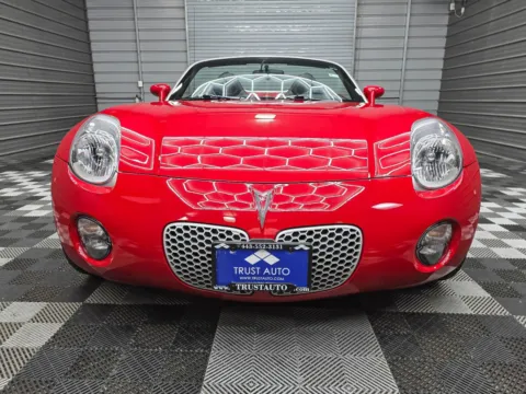 Photos of 2006 Pontiac Solstice for sale in Sykesville, MD at Trust Auto