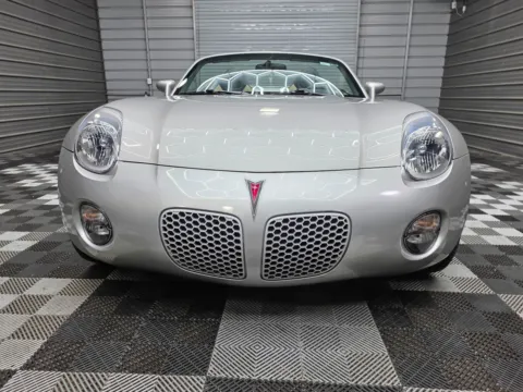 Photos of 2007 Pontiac Solstice for sale in Sykesville, MD at Trust Auto