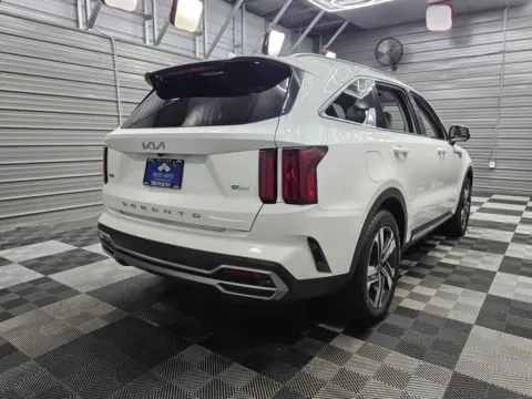 More photos of 2022 Kia Sorento SX Prestige Plug-In Hybrid 6-Passenger SUV at Trust Auto, MD