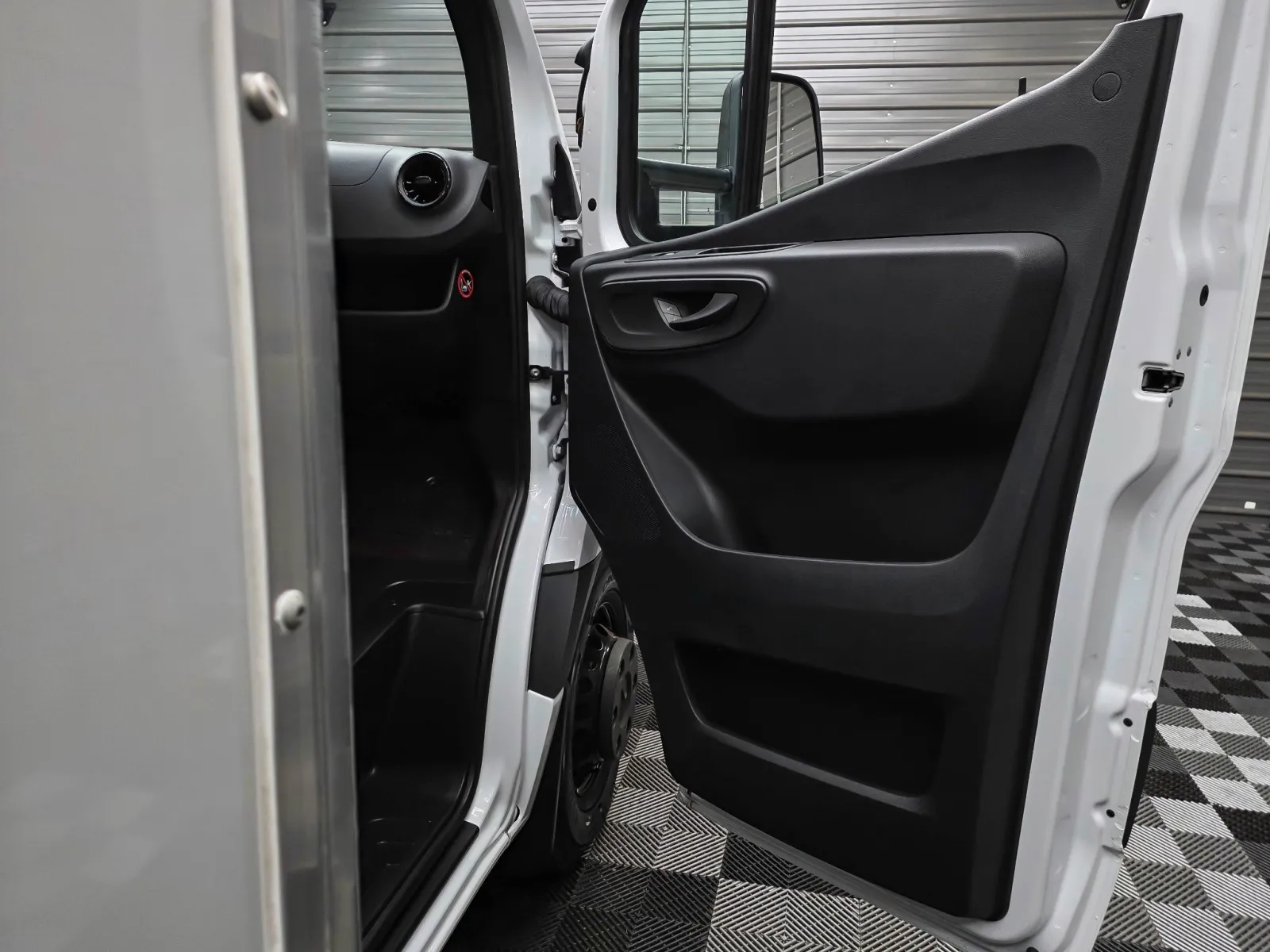 2024 Mercedes-Benz Sprinter Cab Chassis Base - Photo 29