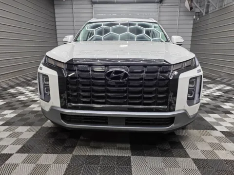 Photos of 2023 Hyundai Palisade Limited for sale in Sykesville, MD at Trust Auto