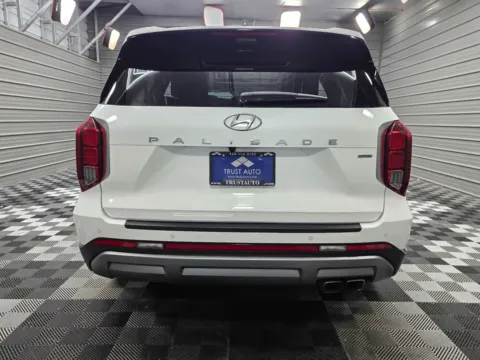 More photos of 2023 Hyundai Palisade Limited at Trust Auto, MD