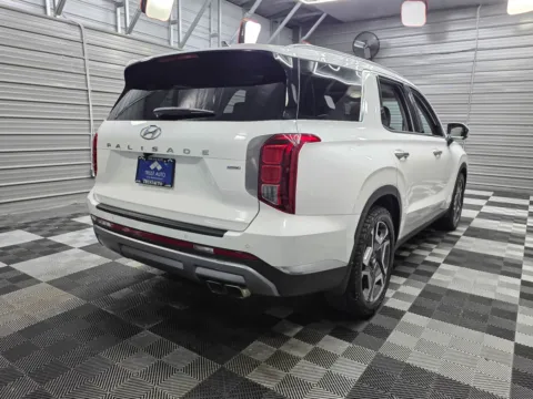 More photos of 2023 Hyundai Palisade Limited AWD 7-Passenger SUV at Trust Auto, MD