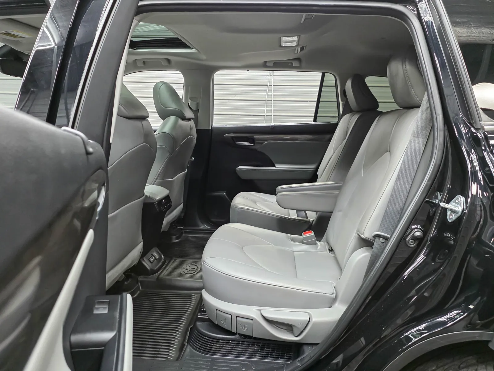 Photos of 2023 Toyota Highlander Limited AWD Hybrid 7-Passenger SUV for sale in Sykesville, MD at Trust Auto
