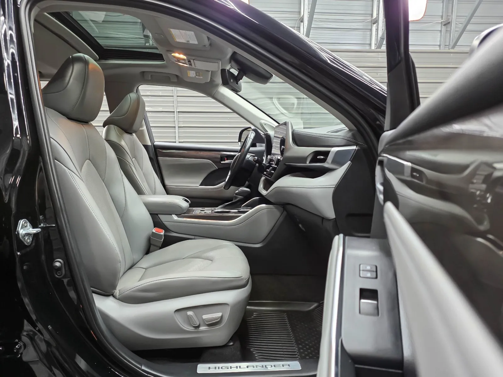 Black 2023 Toyota Highlander Limited AWD Hybrid 7-Passenger SUV for sale in Sykesville, MD