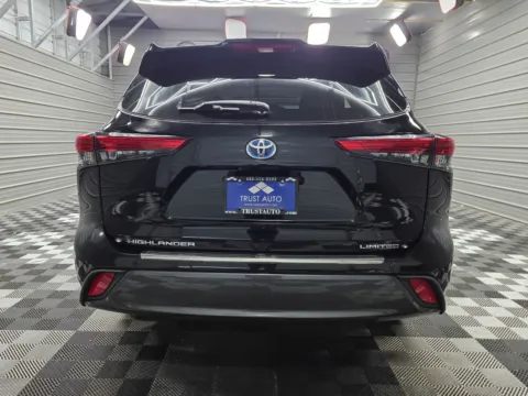 More photos of 2023 Toyota Highlander Hybrid Limited at Trust Auto, MD