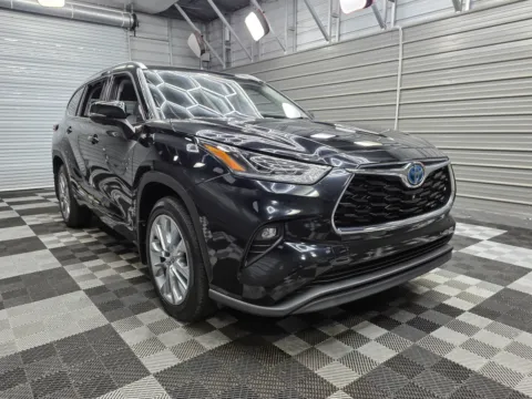 More photos of 2023 Toyota Highlander Limited AWD Hybrid 7-Passenger SUV at Trust Auto, MD
