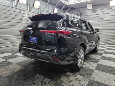 More photos of 2023 Toyota Highlander Hybrid Limited at Trust Auto, MD