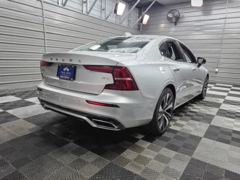 More photos of 2022 Volvo S60 Momentum 4-Door Sedan w/Premium Pkg at Trust Auto, MD