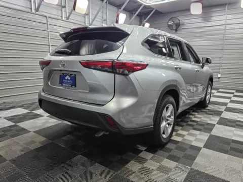 More photos of 2021 Toyota Highlander LE 8-Passenger SUV at Trust Auto, MD