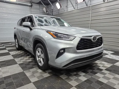 More photos of 2021 Toyota Highlander LE 8-Passenger SUV at Trust Auto, MD