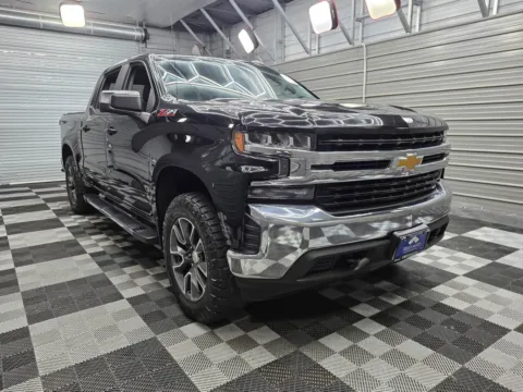 More photos of 2021 Chevrolet Silverado 1500 LT 4WD Crew Cab 5.3L V8 Ecotec Pickup Truck at Trust Auto, MD