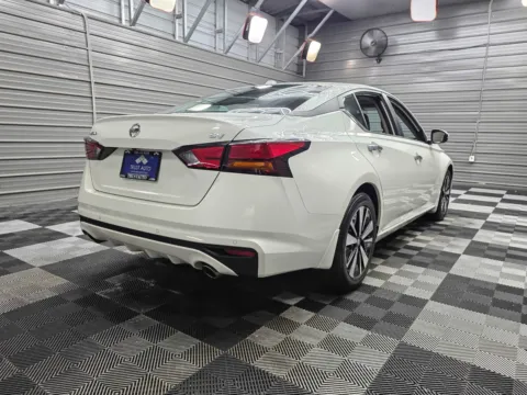 More photos of 2022 Nissan Altima 2.5 SV Sedan w/Premium Pkg at Trust Auto, MD