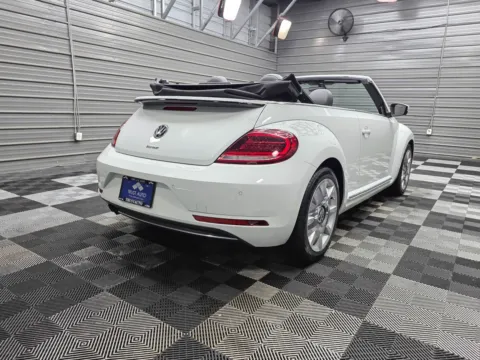 More photos of 2019 Volkswagen Beetle SE Soft-Top Convertible w/Premium Pkg at Trust Auto, MD