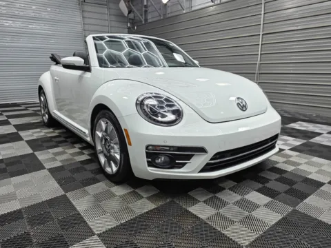 More photos of 2019 Volkswagen Beetle SE Soft-Top Convertible w/Premium Pkg at Trust Auto, MD