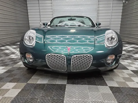 Photos of 2006 Pontiac Solstice for sale in Sykesville, MD at Trust Auto
