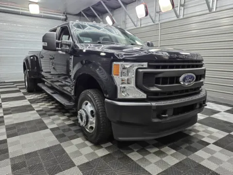Another view of 2020 Ford Super Duty F-350 DRW Platinum for sale in Sykesville, MD at Trust Auto