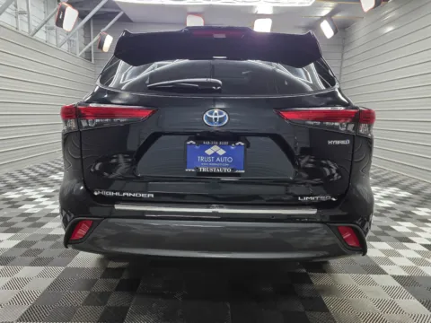 More photos of 2023 Toyota Highlander Hybrid Limited at Trust Auto, MD