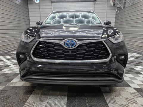 Photos of 2023 Toyota Highlander Hybrid Limited for sale in Sykesville, MD at Trust Auto