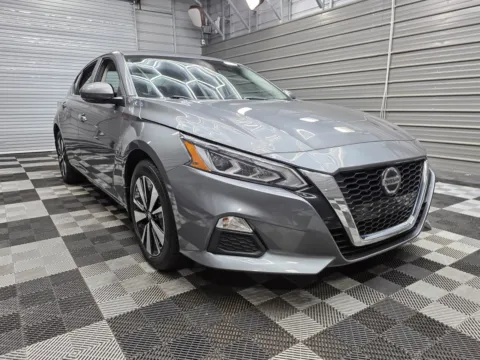 Another view of 2022 Nissan Altima 2.5 SV for sale in Sykesville, MD at Trust Auto