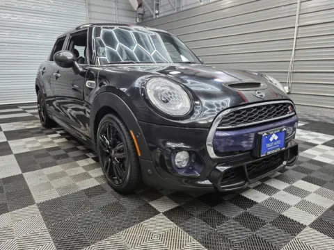 More photos of 2018 MINI Hardtop 4 Door Cooper S Hatchback w/Premium/Technology Pkgs at Trust Auto, MD