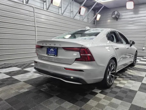 More photos of 2023 Volvo S60 Recharge Plug-In Hybrid Plus Dark Theme at Trust Auto, MD
