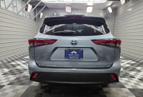 More photos of 2023 Toyota Highlander Hybrid LE at Trust Auto, MD