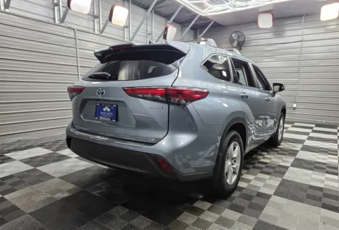 More photos of 2023 Toyota Highlander Hybrid LE at Trust Auto, MD