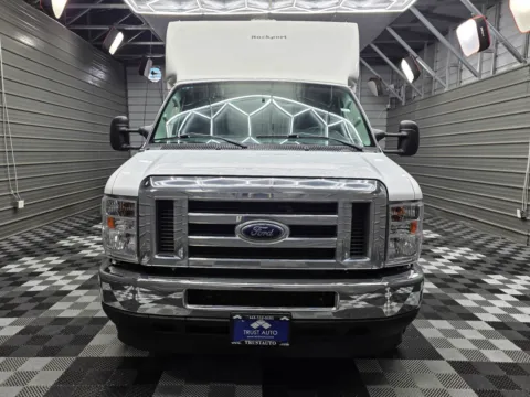More photos of 2022 Ford E-Series E-350 Cutaway 138''WB 12FT Box Commercial/Utility/Service Truck at Trust Auto, MD