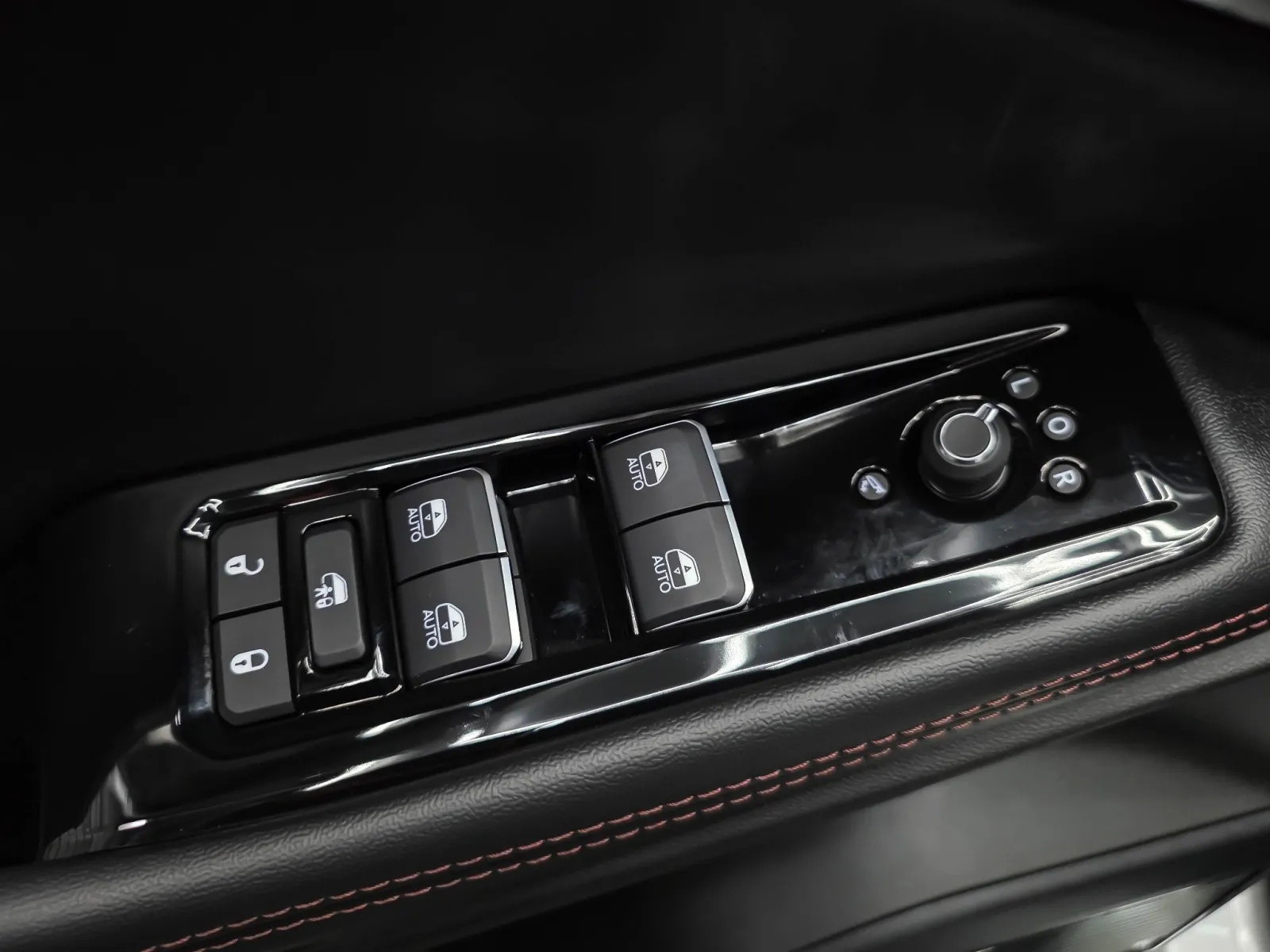 2025 Jeep Wagoneer S Limited - Photo 30