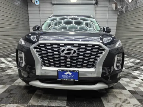 Photos of 2022 Hyundai Palisade Limited for sale in Sykesville, MD at Trust Auto