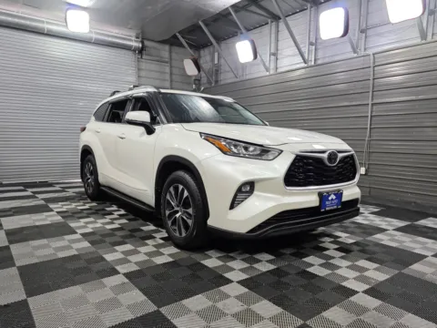 More photos of 2020 Toyota Highlander XLE AWD 8-Passenger SUV at Trust Auto, MD