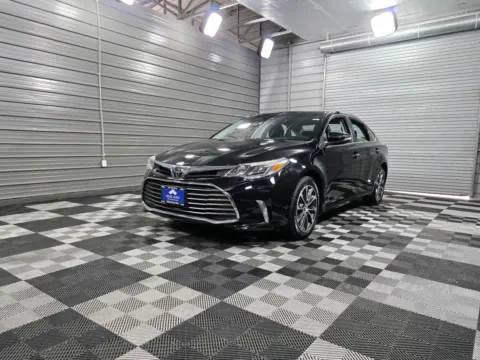 Red 2018 Toyota Avalon XLE Premium for sale in Sykesville, MD