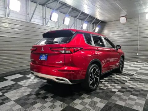 More photos of 2023 Mitsubishi Outlander PHEV SE AWC 8-Passenger Hybrid-Electric SUV at Trust Auto, MD