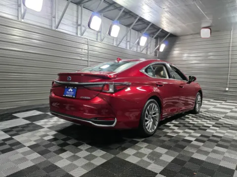 More photos of 2021 Lexus ES 300h Luxury Hybrid Sedan at Trust Auto, MD
