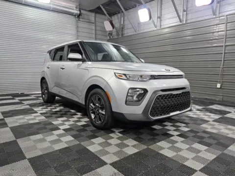 More photos of 2021 Kia Soul S Hatchback at Trust Auto, MD