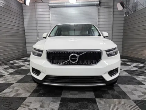 Photos of 2019 Volvo XC40 Momentum for sale in Sykesville, MD at Trust Auto